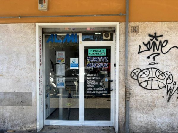 negozio in vendita a Roma in zona Prenestino-Labicano