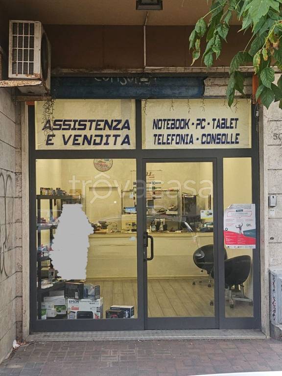 negozio in vendita a Roma in zona Ostia