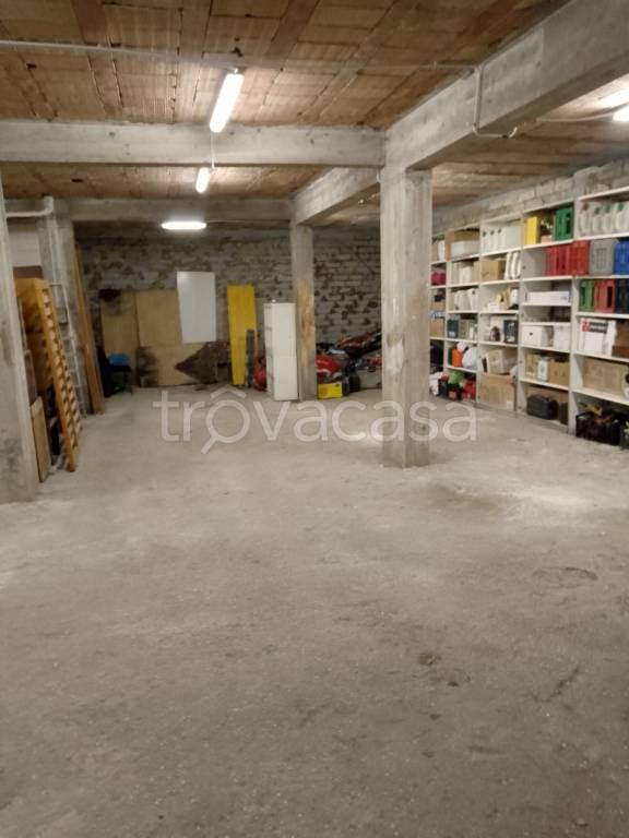 negozio in vendita a Roma in zona Torre Angela