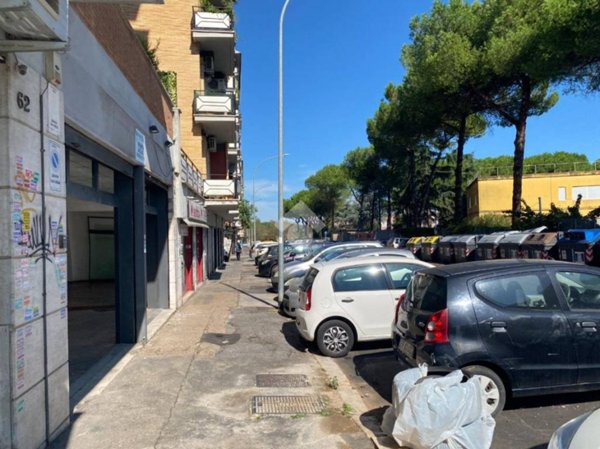 negozio in vendita a Roma in zona Tuscolano