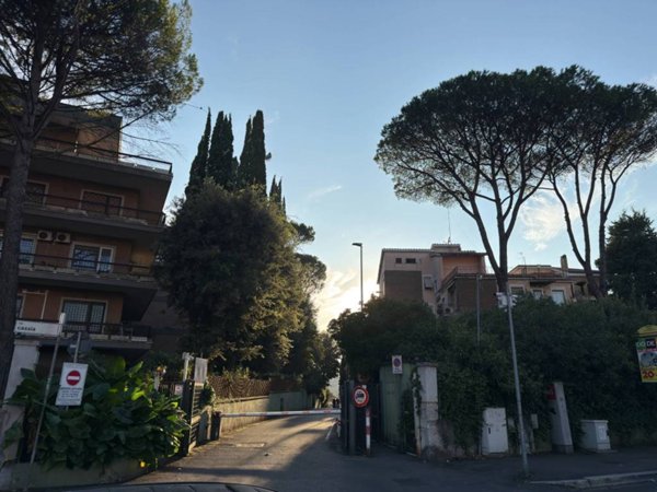 appartamento in vendita a Roma in zona Tomba di Nerone