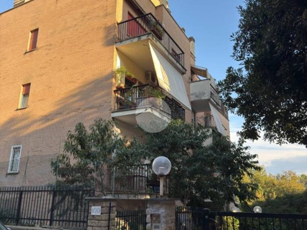 appartamento in vendita a Roma in zona Tomba di Nerone