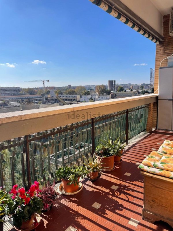 appartamento in vendita a Roma in zona Ostiense