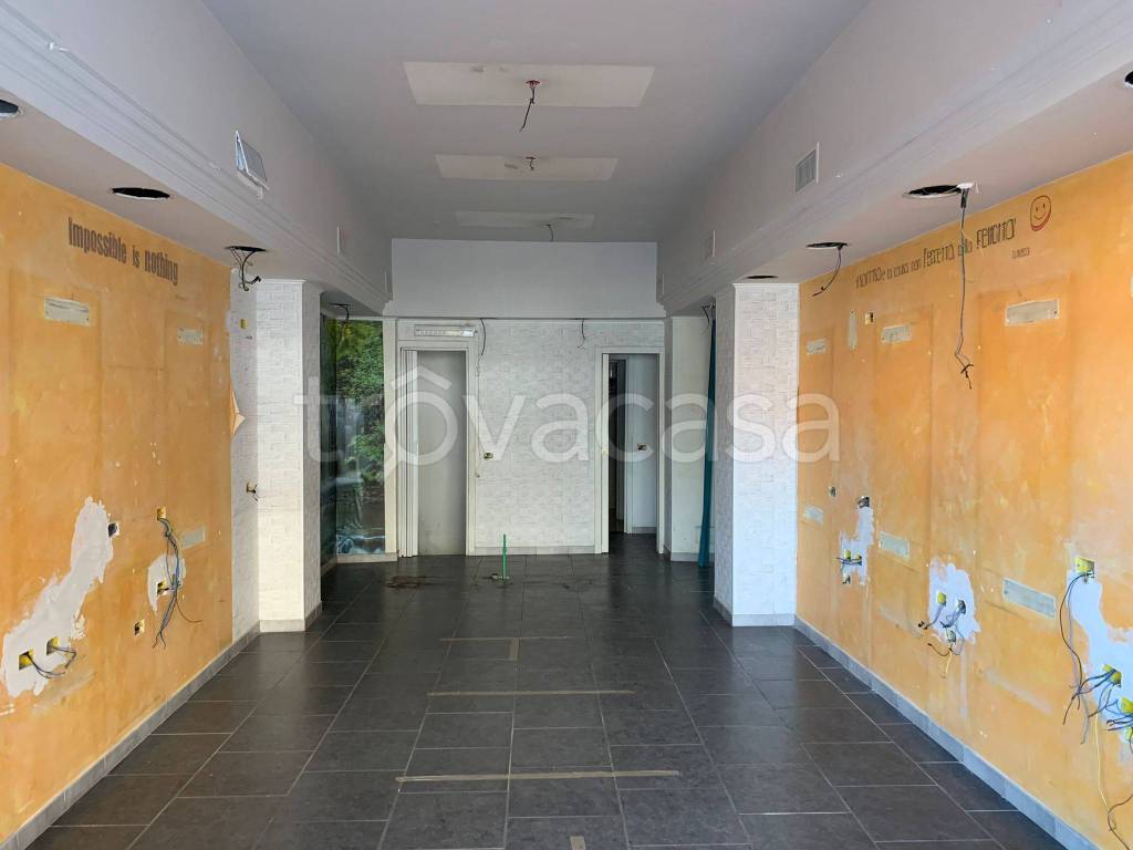 negozio in vendita a Roma in zona Ponte Mammolo