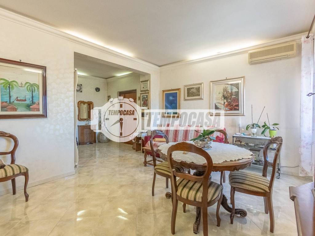 appartamento in vendita a Roma in zona Torre Spaccata