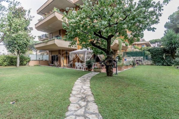 appartamento in vendita a Roma in zona Mostacciano