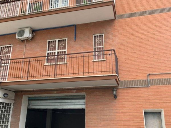 locale commerciale in vendita a Roma in zona Casal Boccone