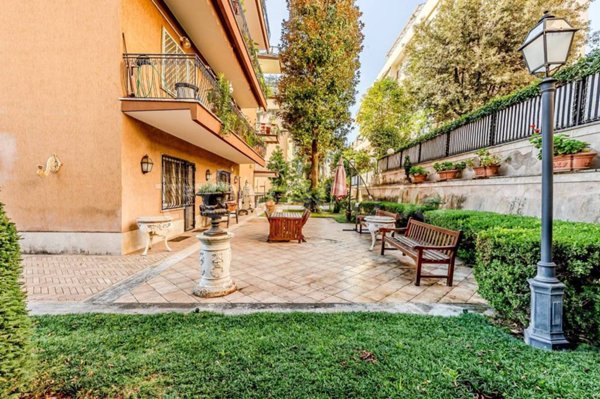 appartamento in vendita a Roma in zona EUR