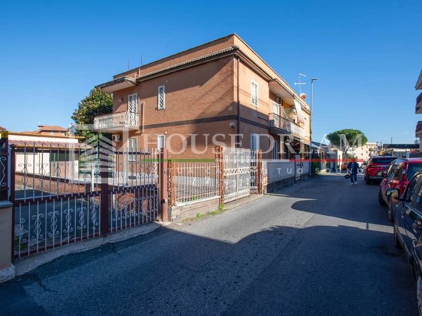 casa indipendente in vendita a Roma in zona Borghesiana