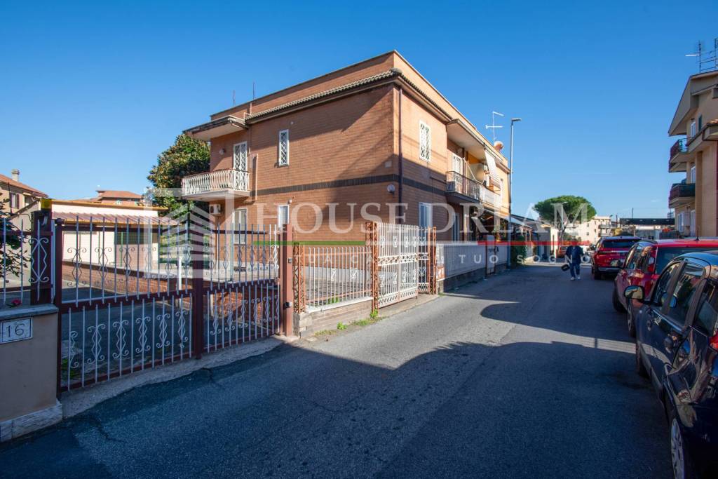 casa indipendente in vendita a Roma in zona Borghesiana