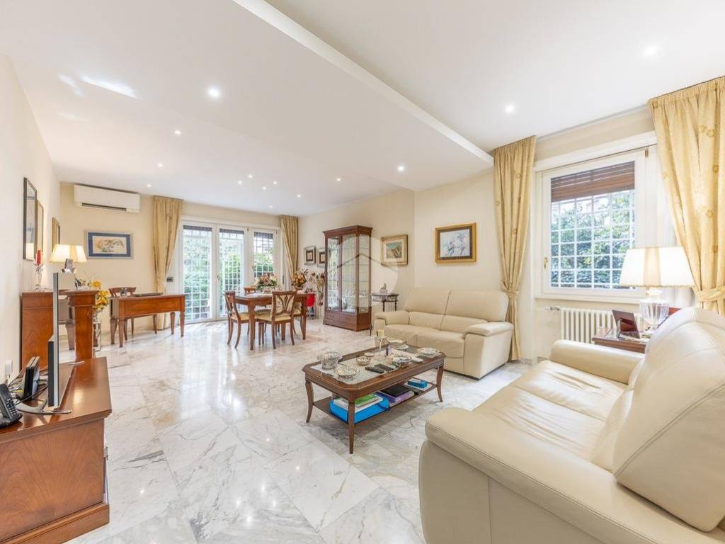 appartamento in vendita a Roma in zona Appio Latino