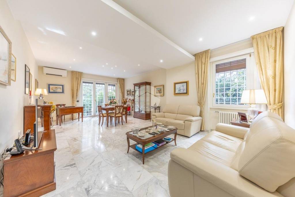 appartamento in vendita a Roma in zona Appio Latino