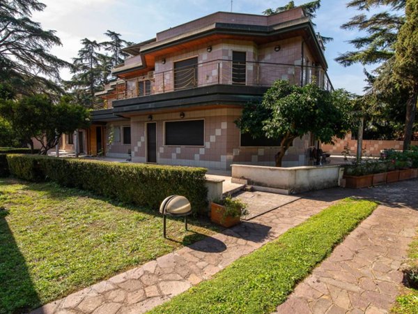 casa indipendente in vendita a Roma in zona Torrino