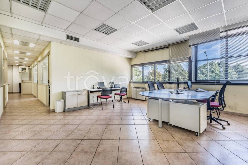 ufficio in vendita a Roma in zona Spinaceto