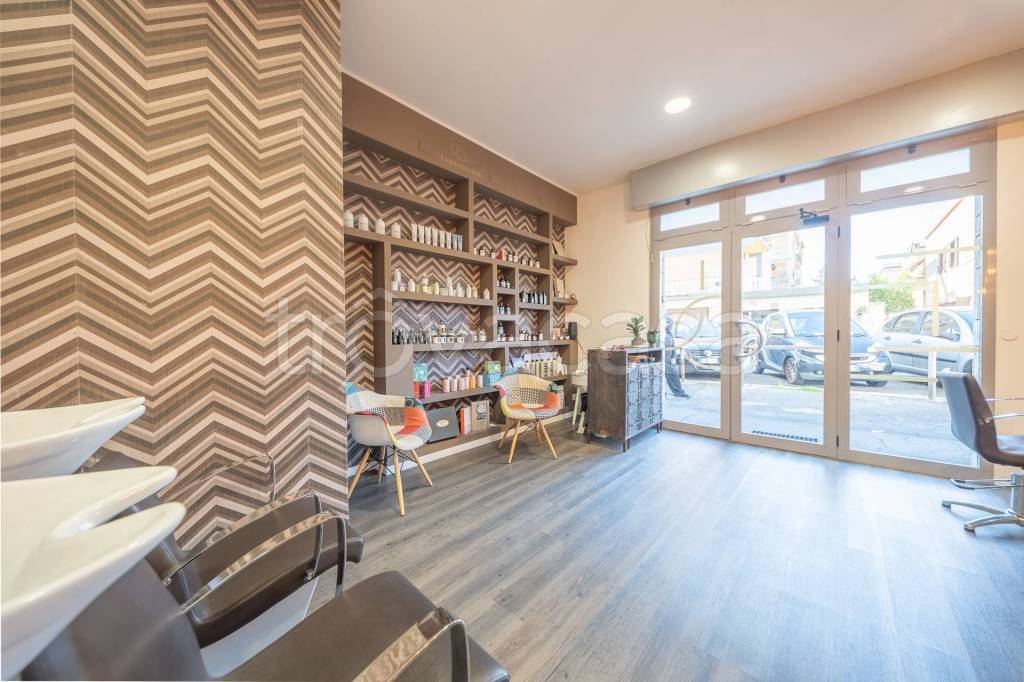 negozio in vendita a Roma in zona Alessandrino