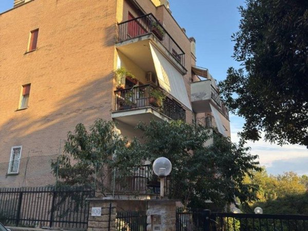 appartamento in vendita a Roma in zona Tomba di Nerone