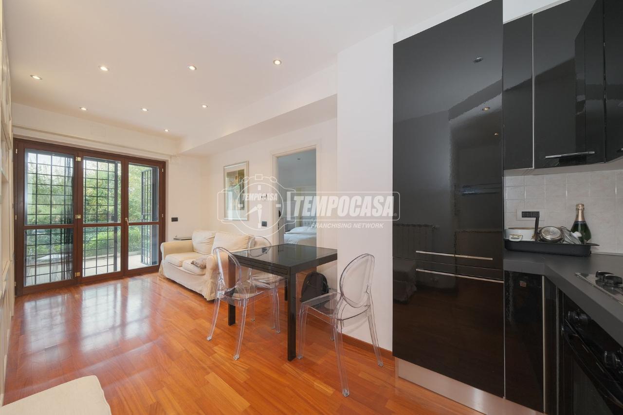 appartamento in vendita a Roma in zona Tomba di Nerone