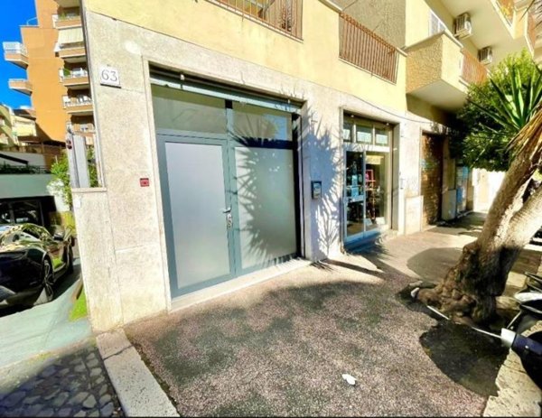 locale commerciale in vendita a Roma in zona Nomentano