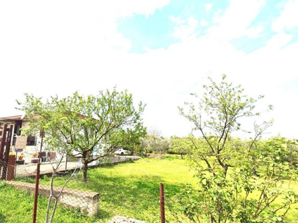 casa indipendente in vendita a Roma in zona Finocchio