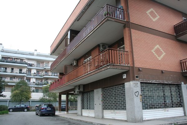 locale commerciale in vendita a Roma in zona Borghesiana