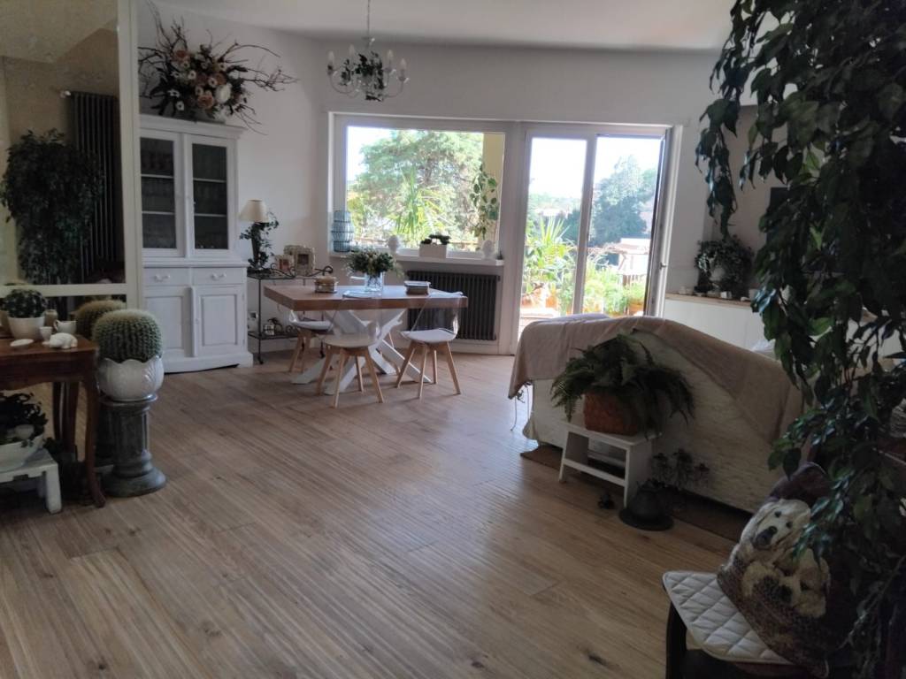 appartamento in vendita a Roma in zona Tomba di Nerone