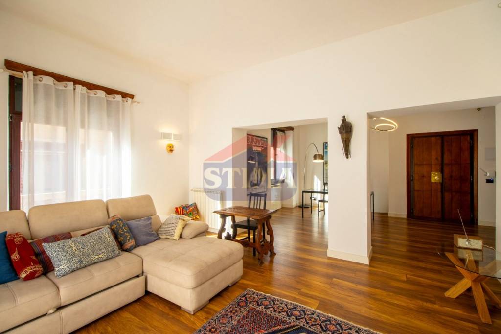 appartamento in vendita a Roma in zona Rione Monti/Campitelli