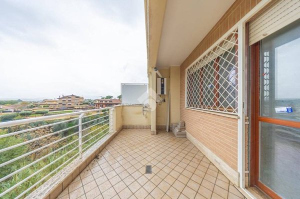 appartamento in vendita a Roma in zona Castelverde