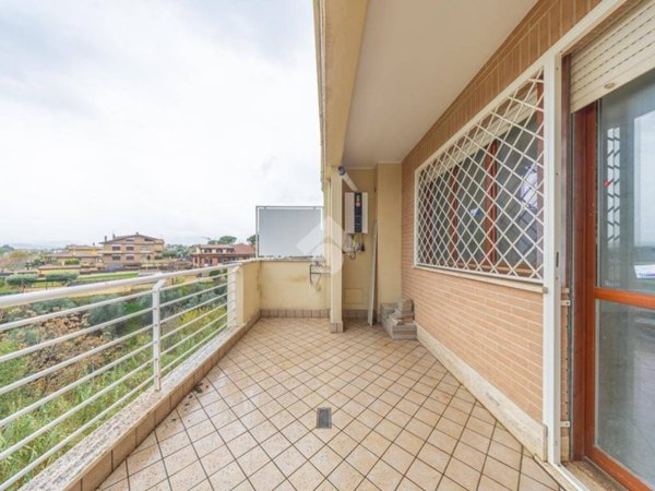 appartamento in vendita a Roma in zona Castelverde