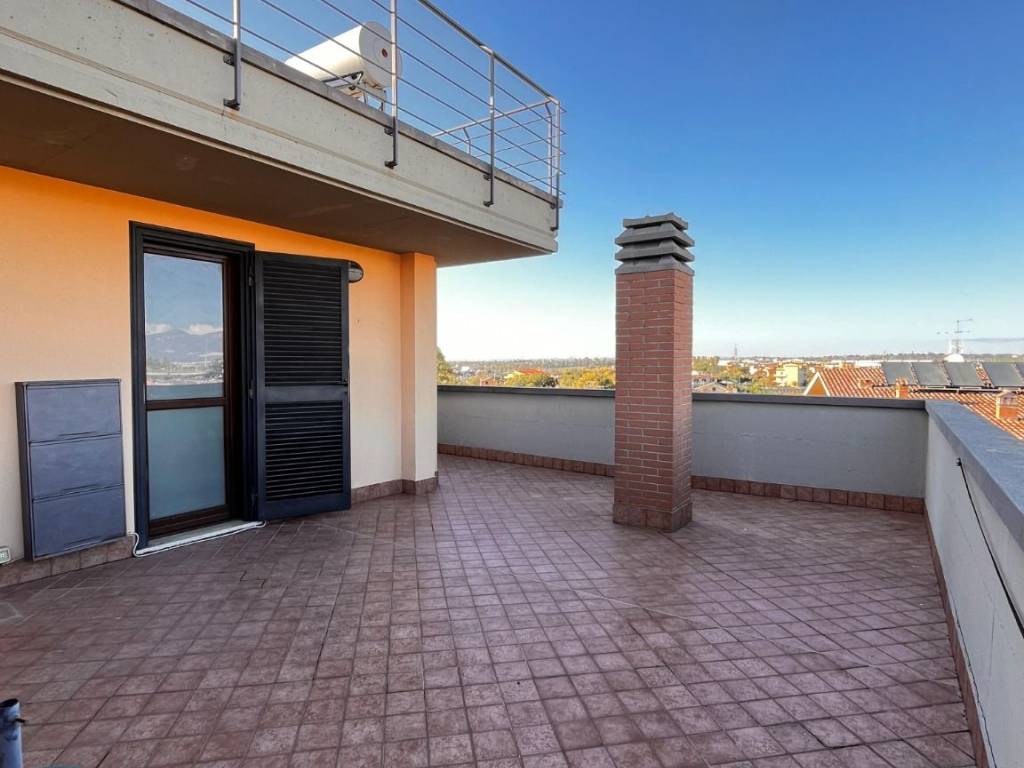 appartamento in vendita a Roma in zona Lunghezza