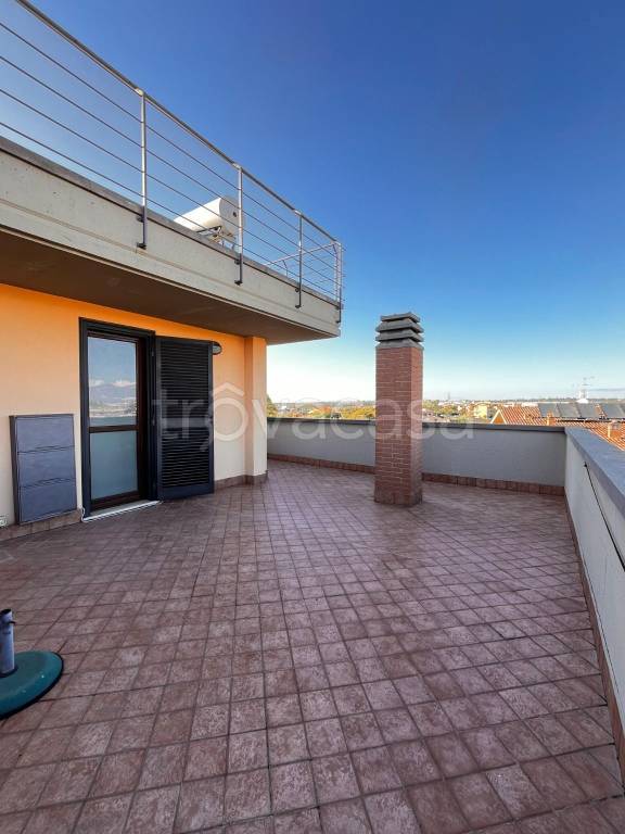 appartamento in vendita a Roma in zona Lunghezza