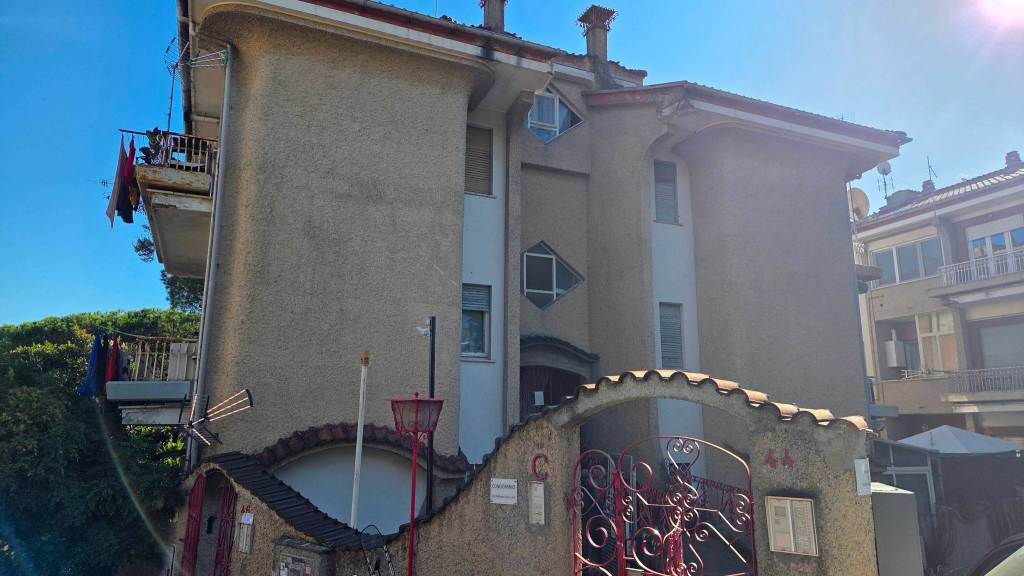 appartamento in vendita a Roma in zona Tomba di Nerone