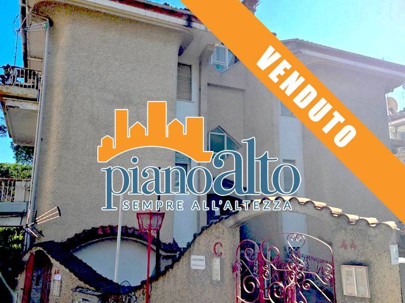 appartamento in vendita a Roma in zona Tomba di Nerone