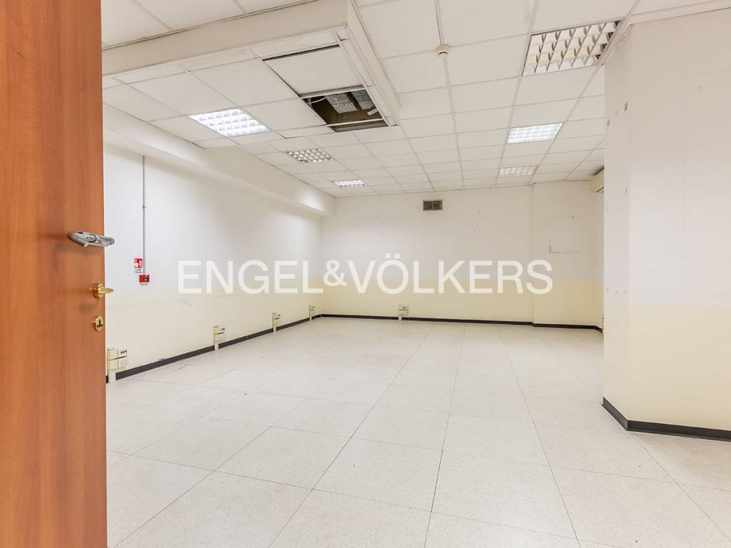 locale commerciale in vendita a Roma in zona Tor Vergata/Torrenova