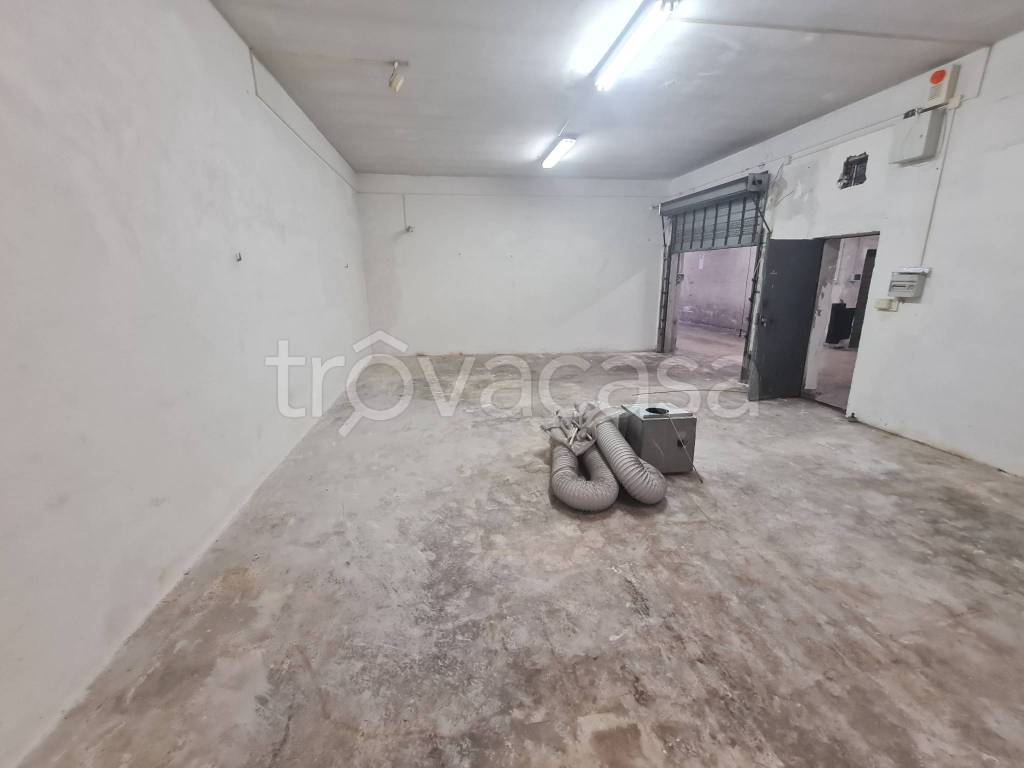 locale di sgombero in vendita a Roma in zona Appio Claudio