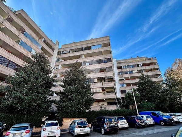 appartamento in vendita a Roma in zona Ardeatino