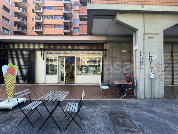 negozio in vendita a Roma in zona Tuscolano