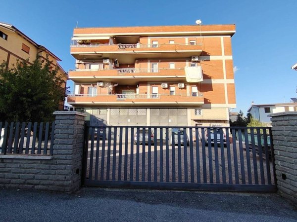 appartamento in vendita a Roma in zona Osteria Nuova