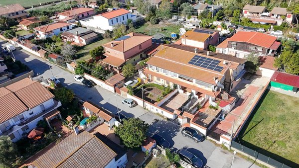 appartamento in vendita a Roma in zona Ostia Antica