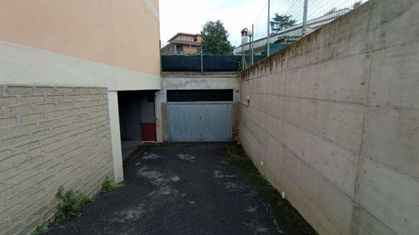 negozio in vendita a Roma in zona Finocchio