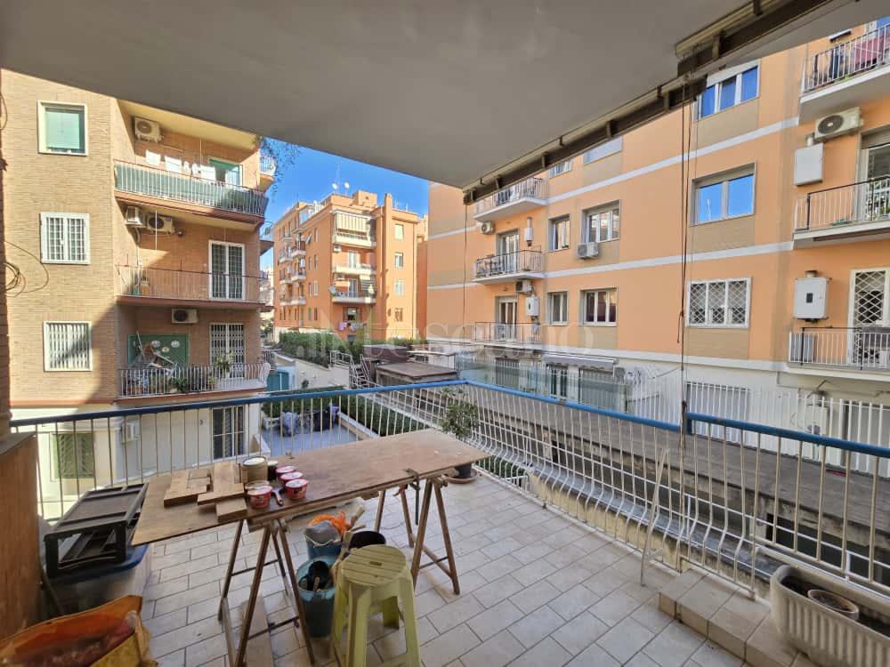 appartamento in vendita a Roma in zona Tuscolano