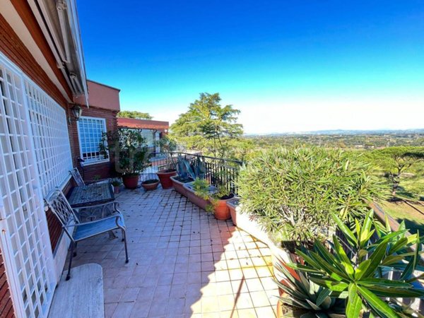 appartamento in vendita a Roma in zona Tomba di Nerone