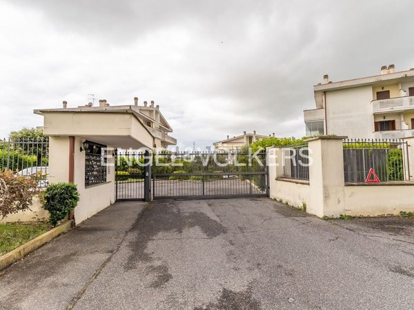 appartamento in vendita a Roma in zona Massimina/Casal Lumbroso
