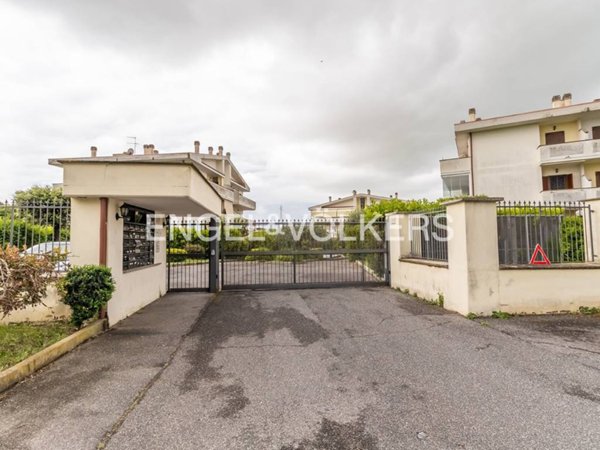 appartamento in vendita a Roma in zona Massimina/Casal Lumbroso