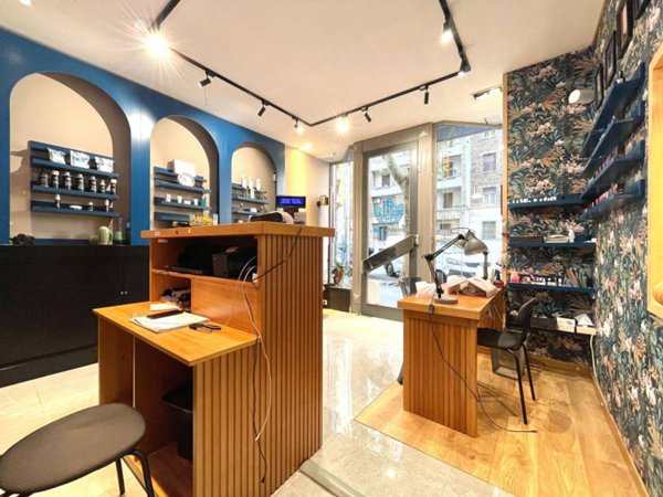 negozio in vendita a Roma in zona Appio Latino