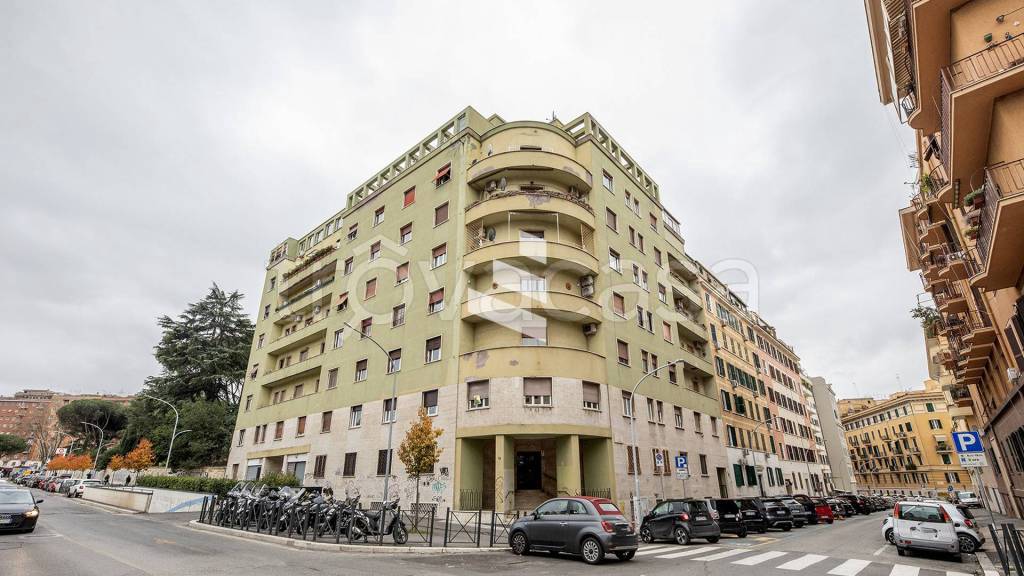 appartamento in vendita a Roma in zona Appio Latino