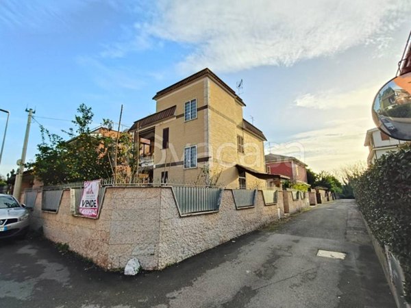 casa indipendente in vendita a Roma in zona Casal Morena