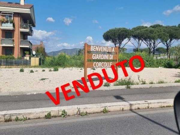 appartamento in vendita a Roma in zona Giardini di Corcolle