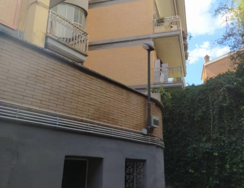 locale commerciale in vendita a Roma in zona Tre Pini - Poggio dei Fiori