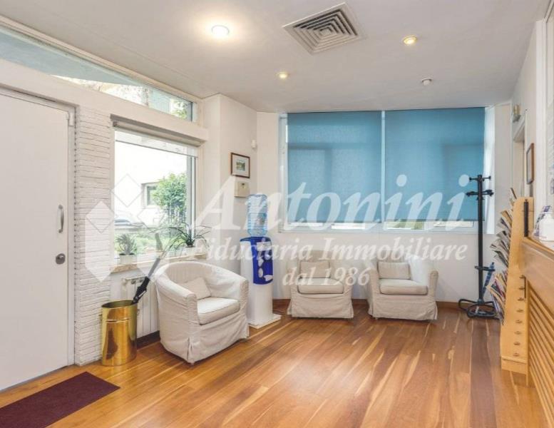 ufficio in vendita a Roma in zona Parioli