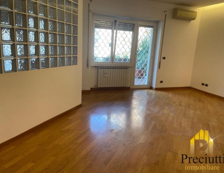 appartamento in vendita a Roma in zona Corviale